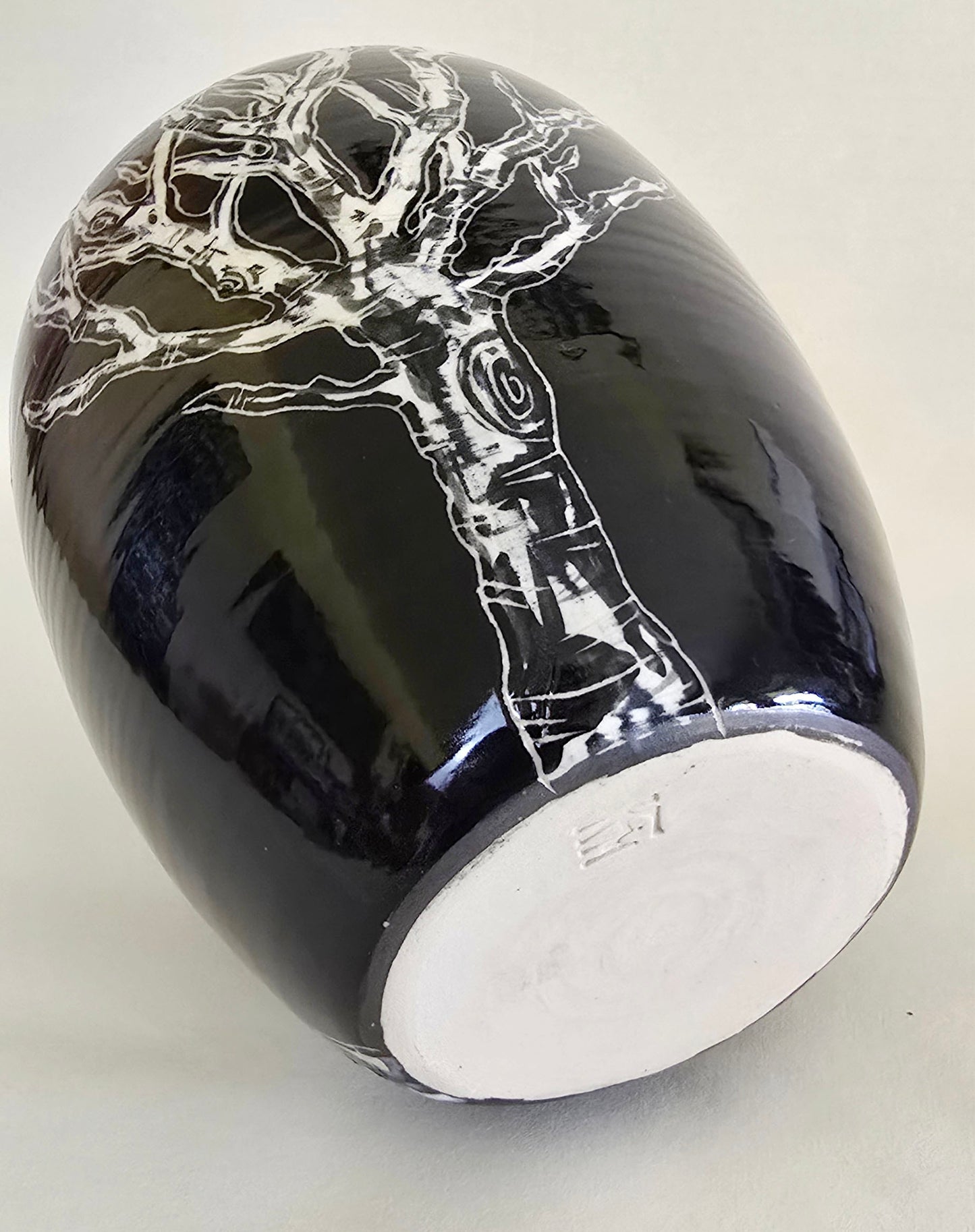 Stoneware Vase with Sgraffito Tree Design – Obsidian Glaze Finish