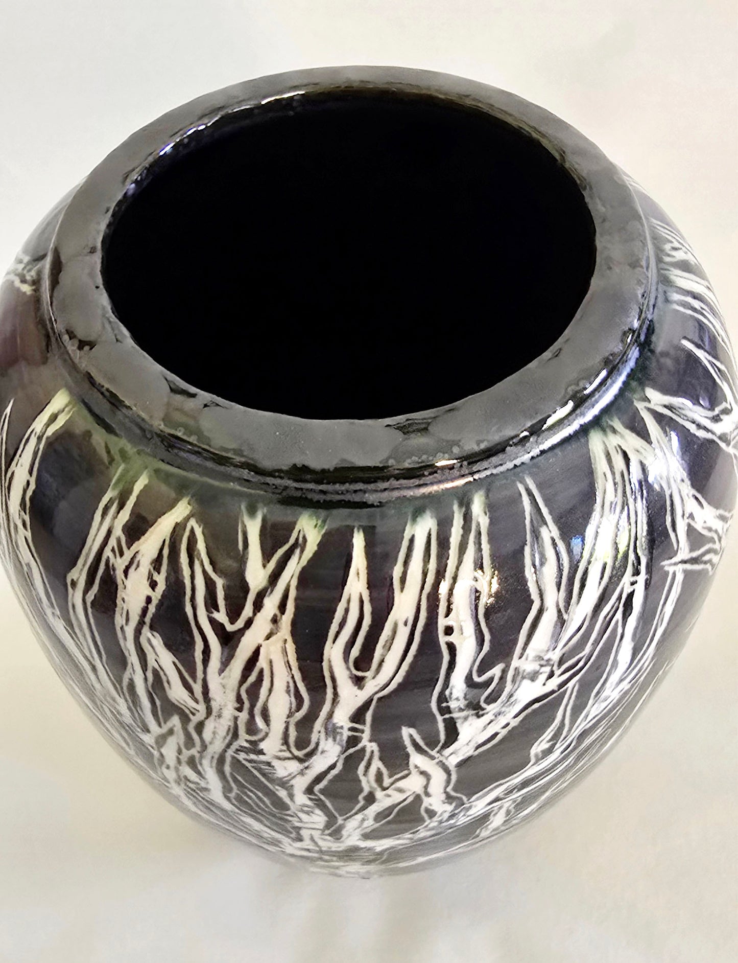 Stoneware Vase with Sgraffito Tree Design – Obsidian Glaze Finish