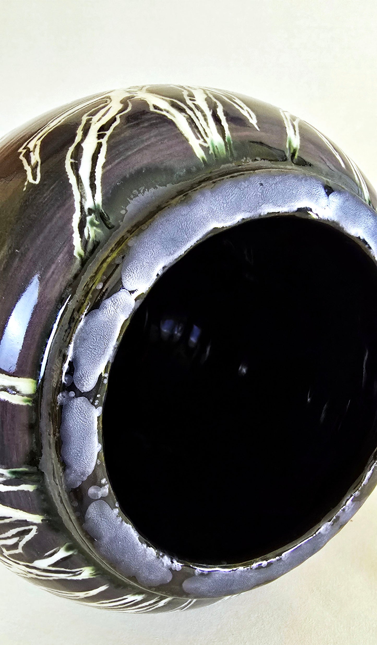 Stoneware Vase with Sgraffito Tree Design – Obsidian Glaze Finish